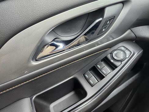 Used 2018 Chevrolet Traverse LT image 18