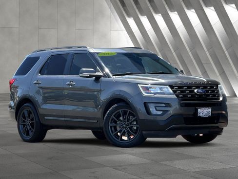 Used 2017 Ford Explorer XLT w/ Equipment Group 202A FWD image 2