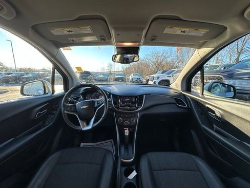 Used 2022 Chevrolet Trax LT w/ Driver Confidence Package image 2