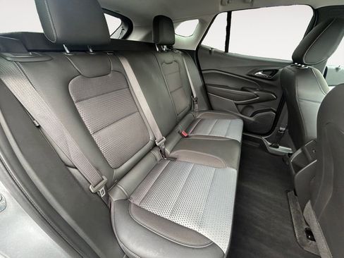 Used 2025 Chevrolet Trax LT w/ LT Convenience Package image 11