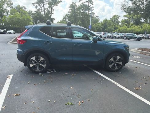 Certified 2023 Volvo XC40 B5 Plus w/ Climate Package AWD/4WD image 17