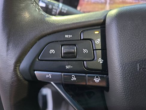 Used 2023 Cadillac Escalade Premium Luxury image 23