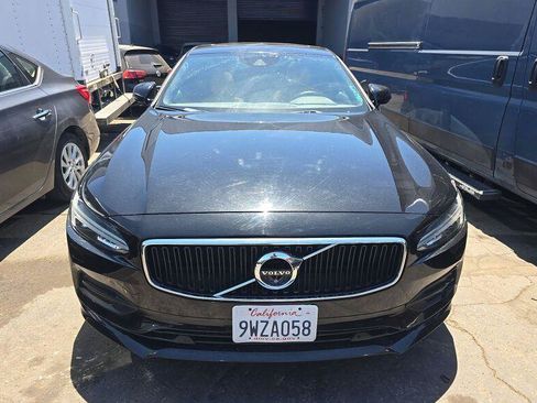 Used 2018 Volvo S90 T5 Momentum w/ Convenience Package FWD image 2