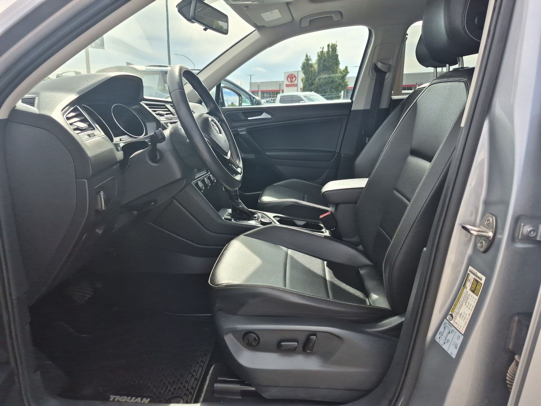 Used 2021 Volkswagen Tiguan SE AWD/4WD image 16