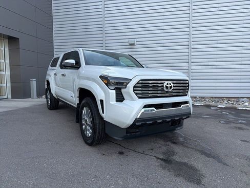 Used 2024 Toyota Tacoma Limited image 3