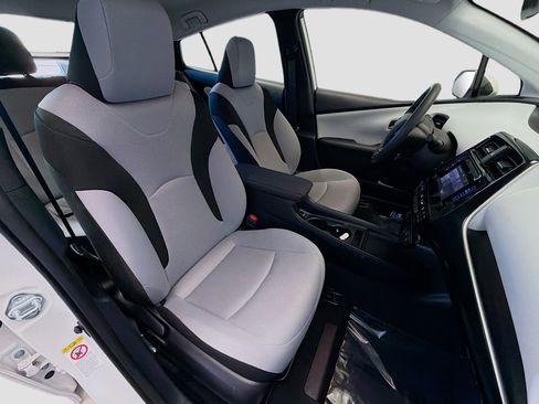 Used 2019 Toyota Prius L Eco image 15