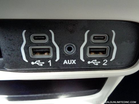 Used 2021 Chrysler Pacifica Touring-L FWD image 16