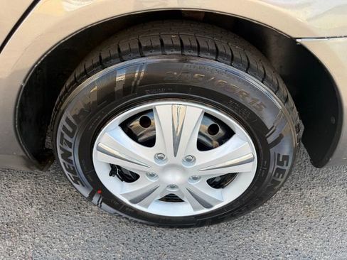 Used 2005 Toyota Camry LE FWD image 9