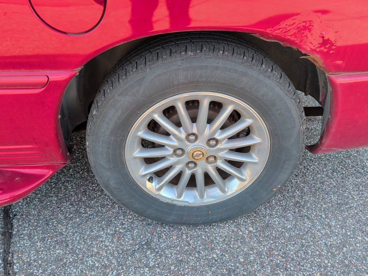 Used 1999 Chrysler Town & Country Limited FWD image 10