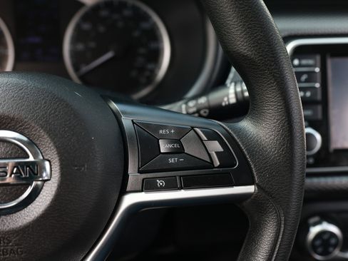 Used 2020 Nissan Kicks S image 31