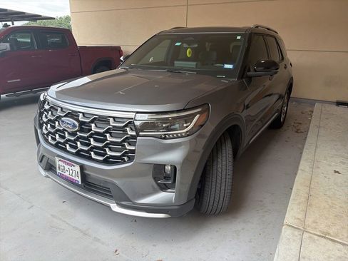 Used 2025 Ford Explorer Platinum RWD image 1