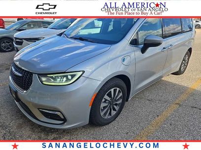 Used 2023 Chrysler Pacifica Touring-L