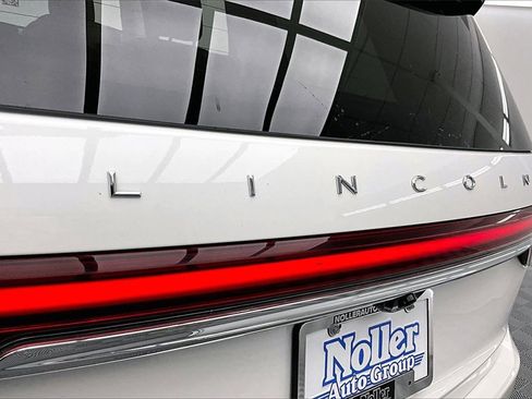 Used 2023 Lincoln Aviator Reserve w/ Equipment Group 201A image 8