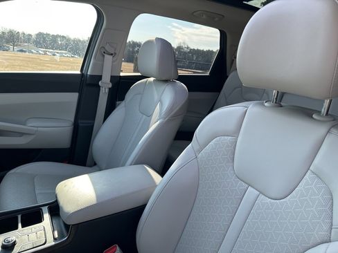 Certified 2023 Kia Sorento S w/ Panoramic Sunroof Package image 10