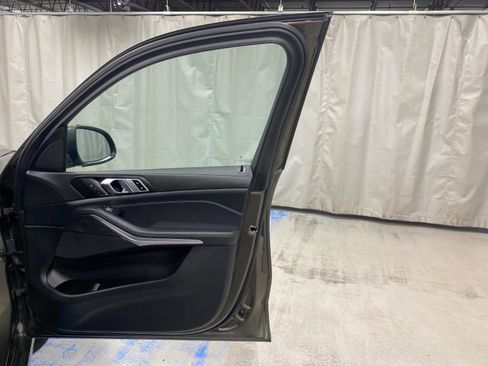 Used 2025 BMW X7 xDrive40i w/ Climate Comfort Package image 23