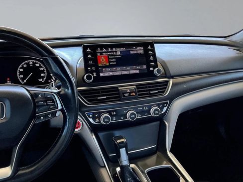 Used 2018 Honda Accord Touring image 9