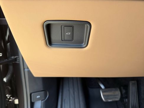 Used 2025 Land Rover Range Rover SE AWD/4WD image 25