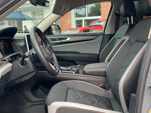 Certified 2025 Volkswagen Atlas Peak Edition SE image 10