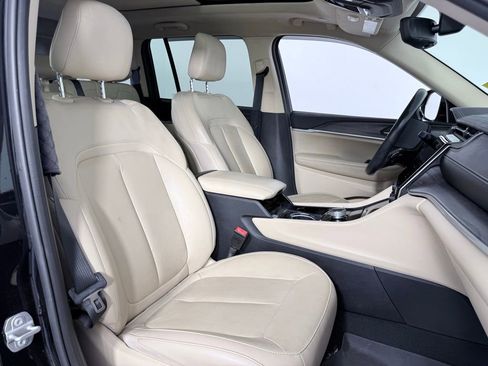 Used 2022 Jeep Grand Cherokee Limited image 12