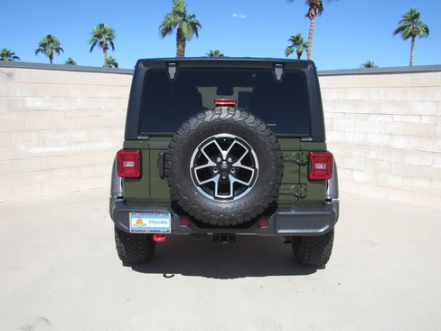 Used 2024 Jeep Wrangler Unlimited Rubicon w/ Technology Group image 7