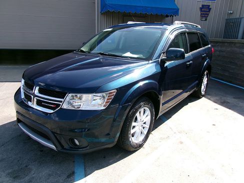 Used 2014 Dodge Journey SXT w/ Flexible Seating Group image 1