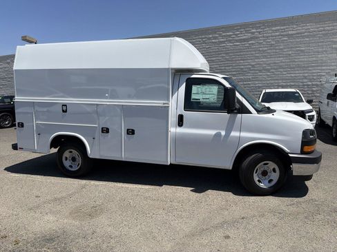 New 2025 GMC Savana 3500 w/ Power Convenience Package RWD image 3