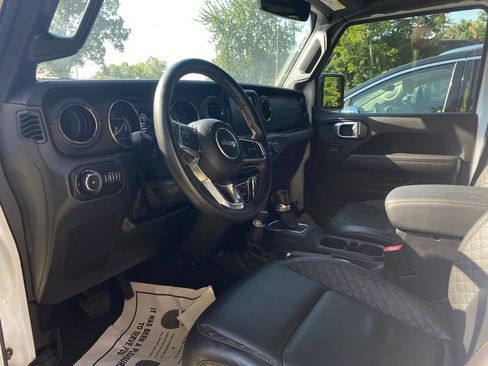 Used 2021 Jeep Wrangler Unlimited Sahara AWD/4WD image 4