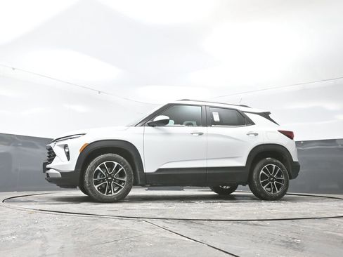 Used 2025 Chevrolet TrailBlazer LT w/ Driver Confidence Package image 48