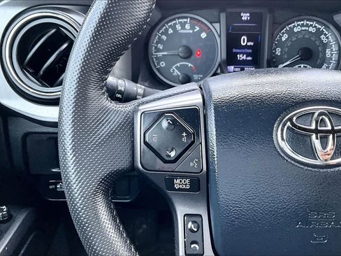 Used 2019 Toyota Tacoma TRD Off-Road image 25