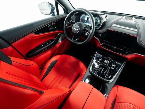 Used 2025 Aston Martin DBX 707 image 27