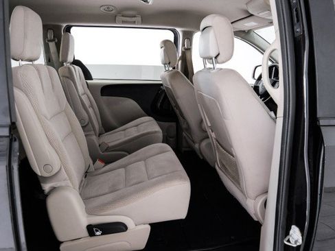 Used 2018 Dodge Grand Caravan SE w/ UConnect Hands-Free Group FWD image 29