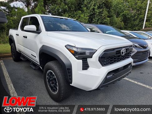 Used 2024 Toyota Tacoma TRD Off-Road AWD/4WD image 1