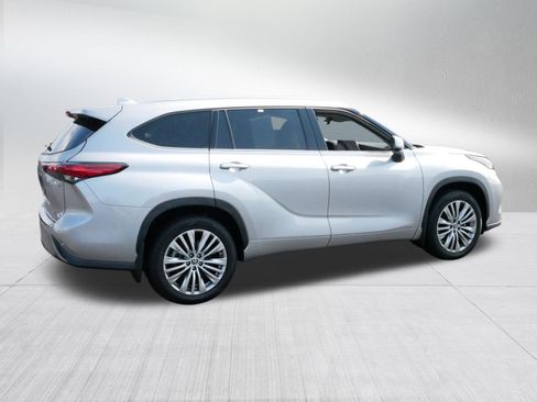 Used 2023 Toyota Highlander Platinum image 7
