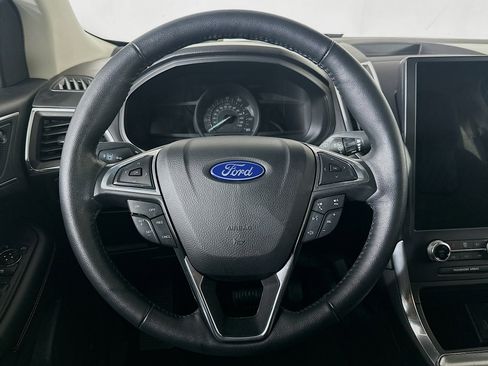 Used 2024 Ford Edge Titanium image 18
