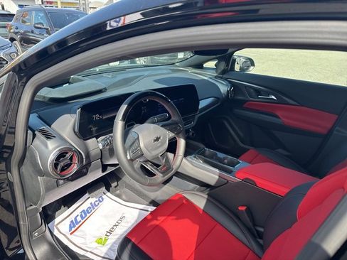 New 2025 Chevrolet Equinox EV RS image 9