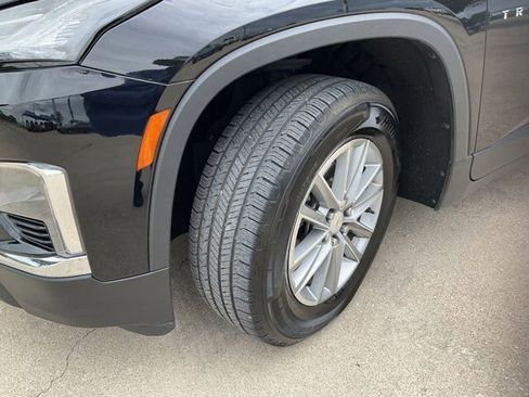 Used 2023 Chevrolet Traverse LT FWD image 23
