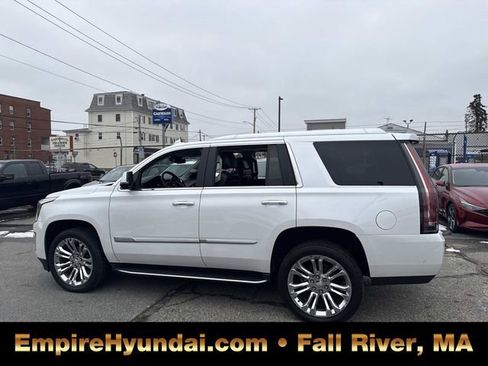 Used 2020 Cadillac Escalade Luxury w/ LPO, Radiant Package image 10