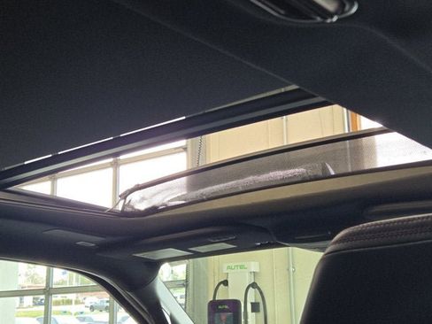 Used 2023 Ford Expedition Limited image 9