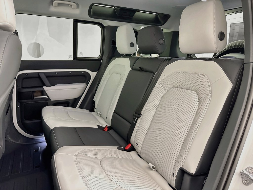 New 2026 Land Rover Defender 110 X-Dynamic SE AWD/4WD image 25