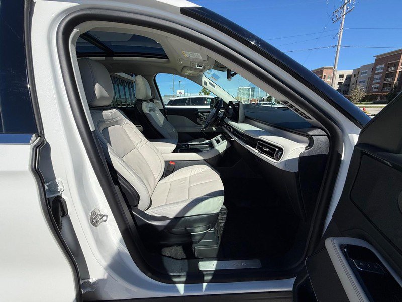 Certified 2026 Lincoln Aviator Reserve w/ Illumination Package AWD/4WD image 13