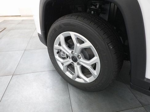 New 2026 Jeep Compass Latitude image 28