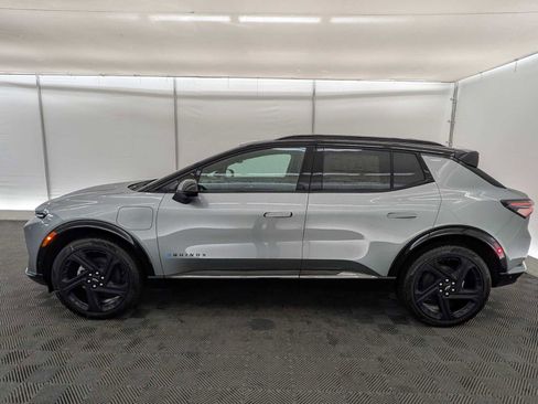 New 2026 Chevrolet Equinox EV RS image 3