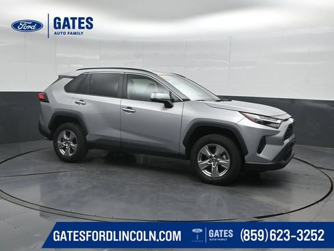 Used 2025 Toyota RAV4 XLE AWD/4WD image 1
