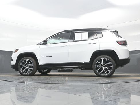 Used 2025 Jeep Compass Limited w/ Elite Group image 26
