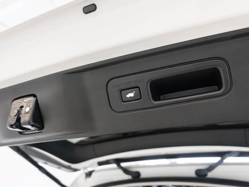 Certified 2025 Honda Pilot EX-L image 12