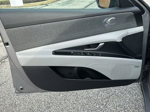 Used 2024 Hyundai Elantra Limited image 13