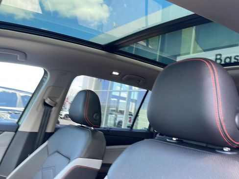 Used 2025 Volkswagen Atlas Peak Edition SE image 8