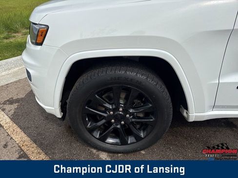 Used 2022 Jeep Grand Cherokee Laredo X AWD/4WD image 34