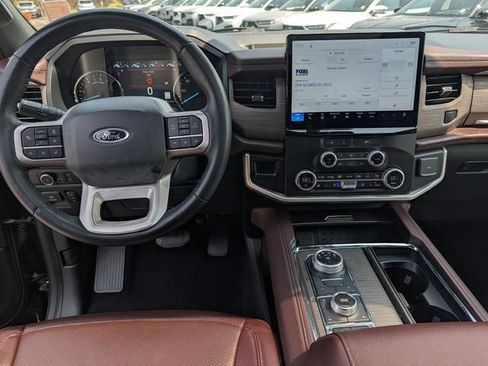 Used 2024 Ford Expedition Limited AWD/4WD image 6