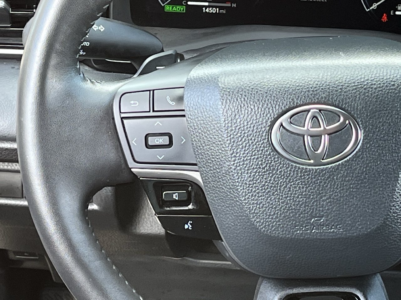 Used 2025 Toyota Camry XSE FWD image 12